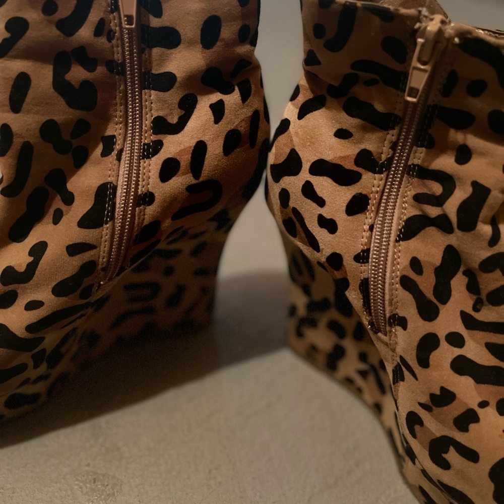 Boots - Picture 4 of 5